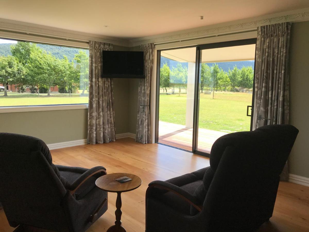Kepler Oaks Chalet Te Anau Extérieur photo