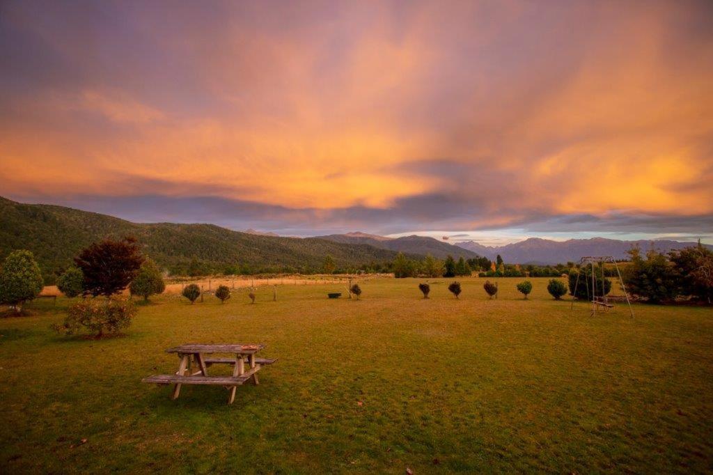Kepler Oaks Chalet Te Anau Extérieur photo